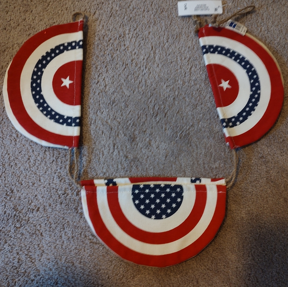 Patriotic Red, White, and Blue Garland /Banner